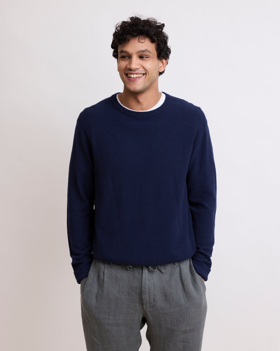 Herrenpullover aus marineblauem gesteptem Baumwoll-Piqué - Image alternative