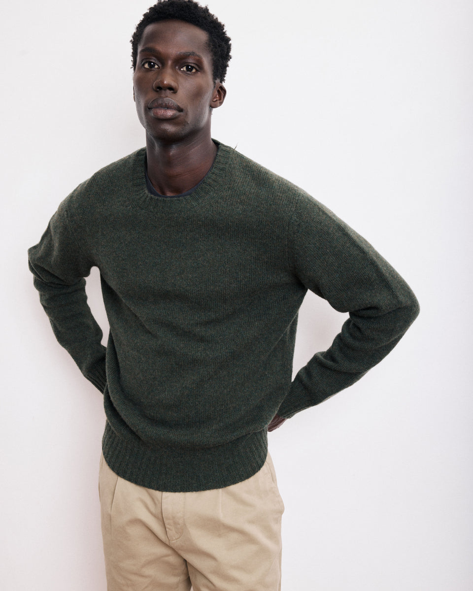 Jersey de cuello redondo para hombre en Lana Shetland Verde Militar - Image alternative