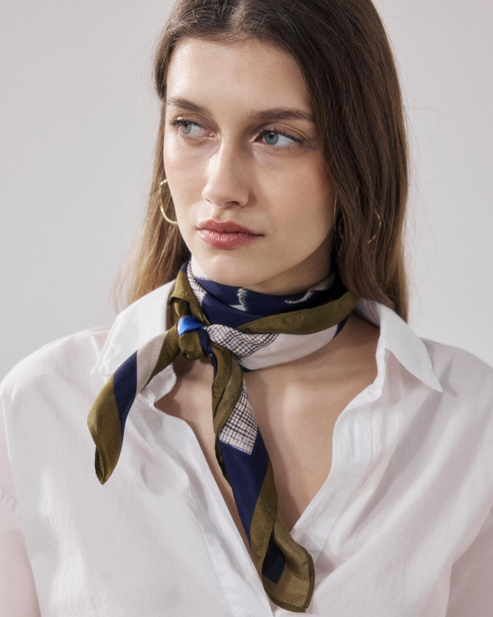 Bandana Femme en Soie Bleu Marine Japan - Image alternative