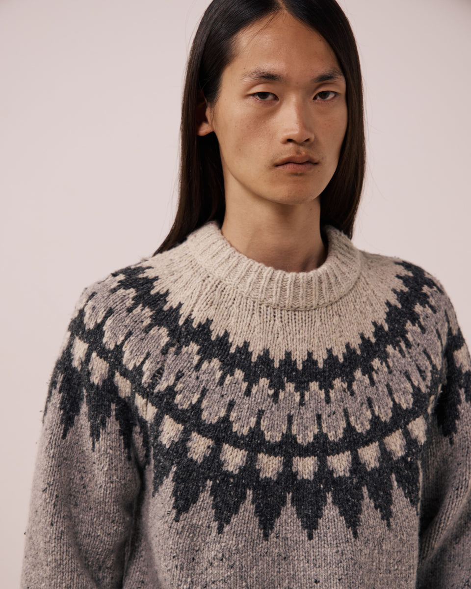 Jersey de lana de alpaca y merino gris para hombre Donegal Jacquard Crew - Image 3