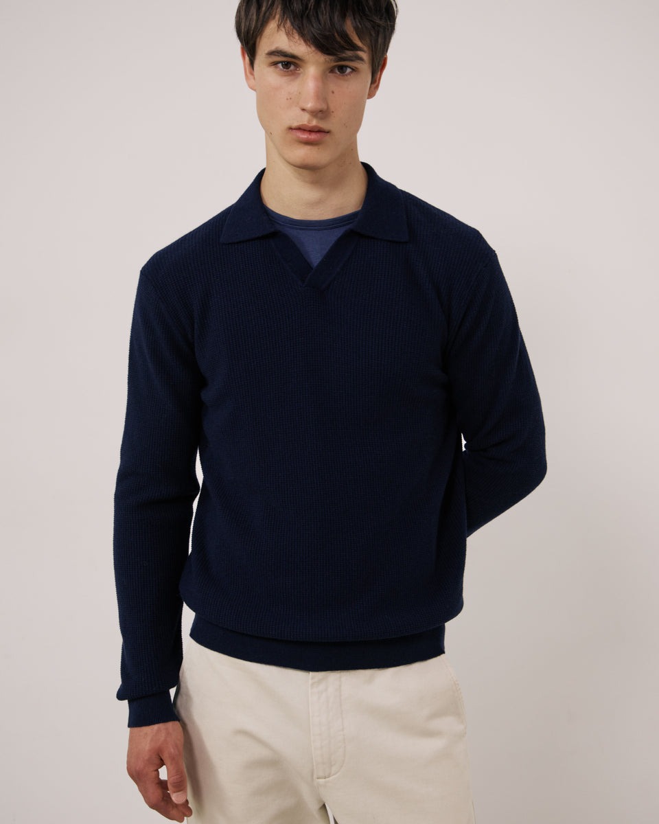 Jersey de lana y cachemira gofrada azul marino para hombre Polo - Image 3