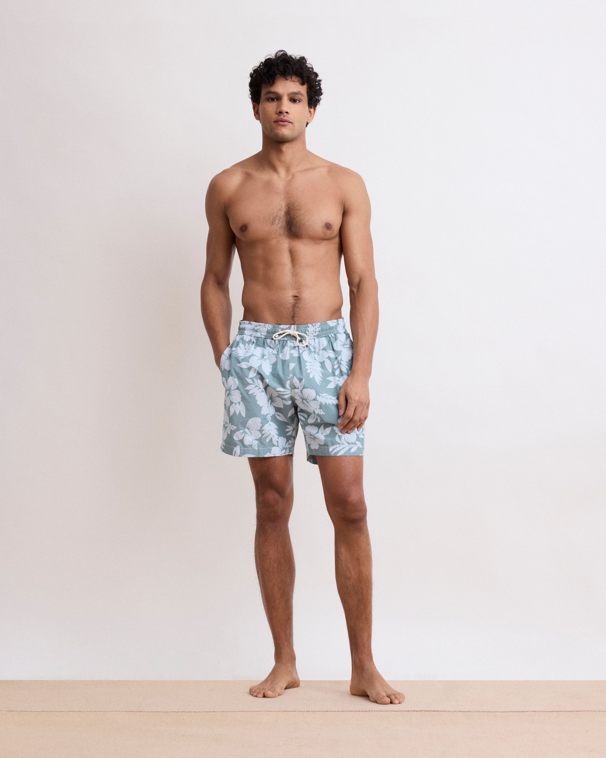 Costume da bagno da uomo con stampa Hibiscus Verde Celadon Swim