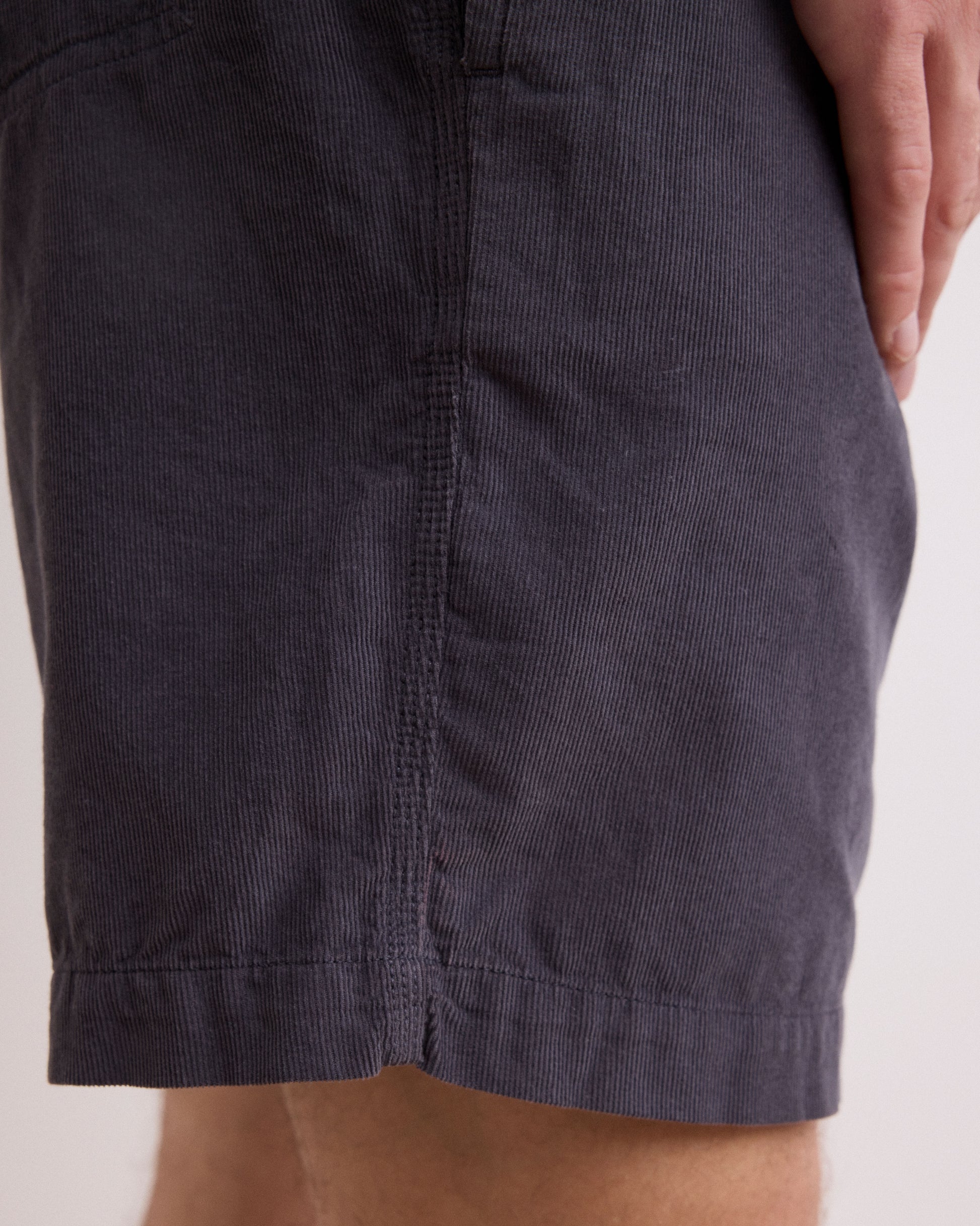 Pantaloncini brevi in velluto a coste Carbonio