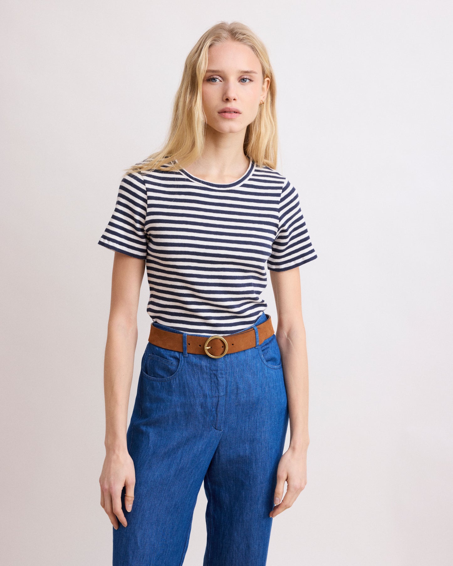 Dames T-shirt van geribd katoen met strepen in ecru en marineblauw Teofila
