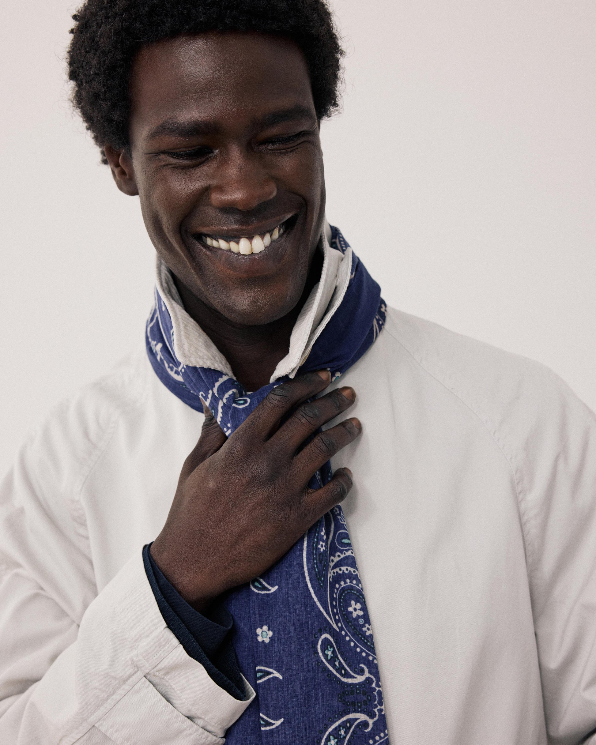 Heren sjaal van indigo blauw katoen met Bandana-motief BFC7416-01
