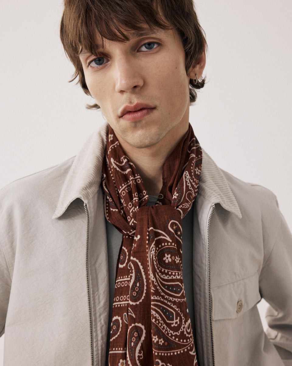 Echarpe Homme en Coton Marron motif bandana - Image alternative