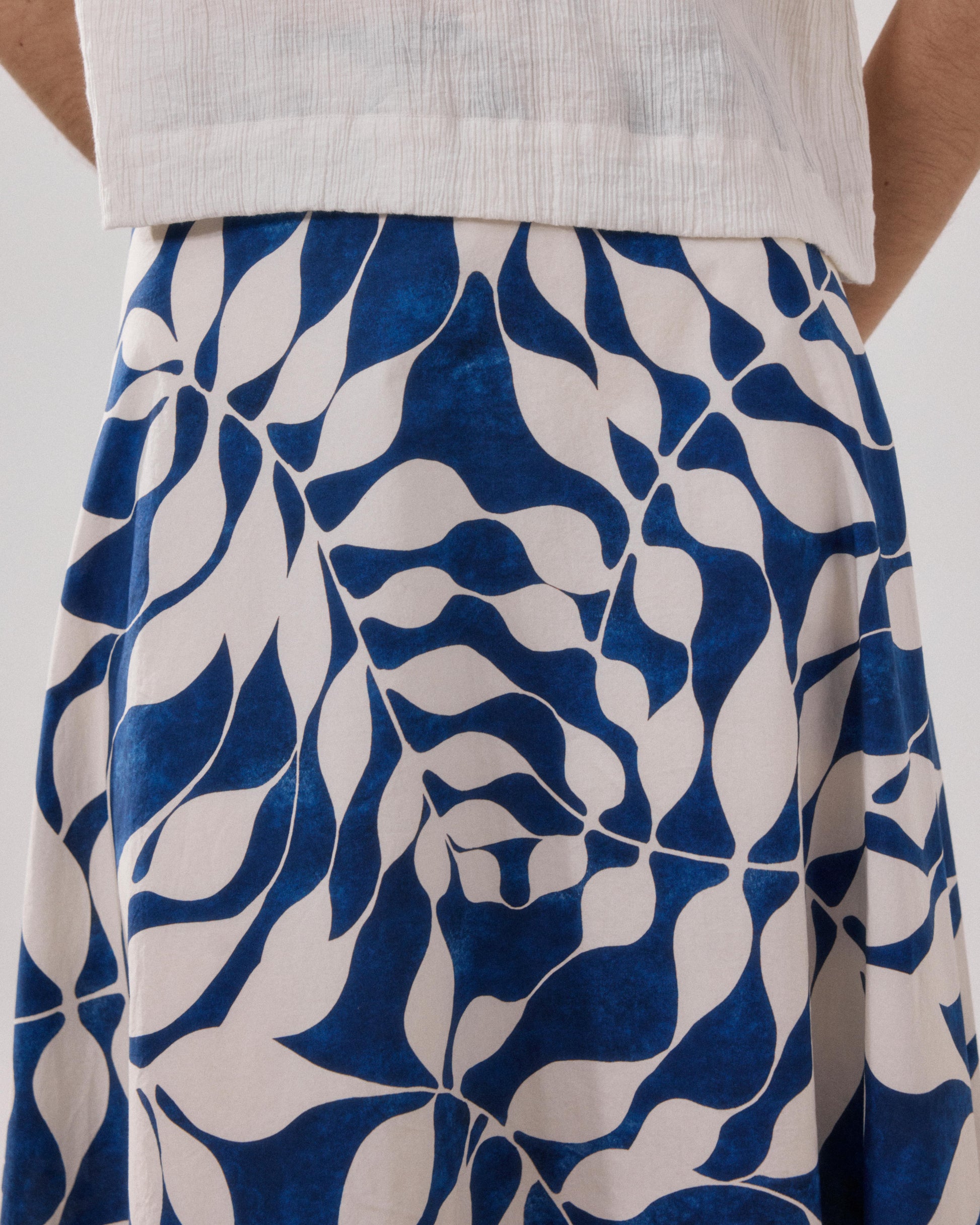 Jupe Femme en Coton Imprimé Feuilles Blanc & Bleu Joyce