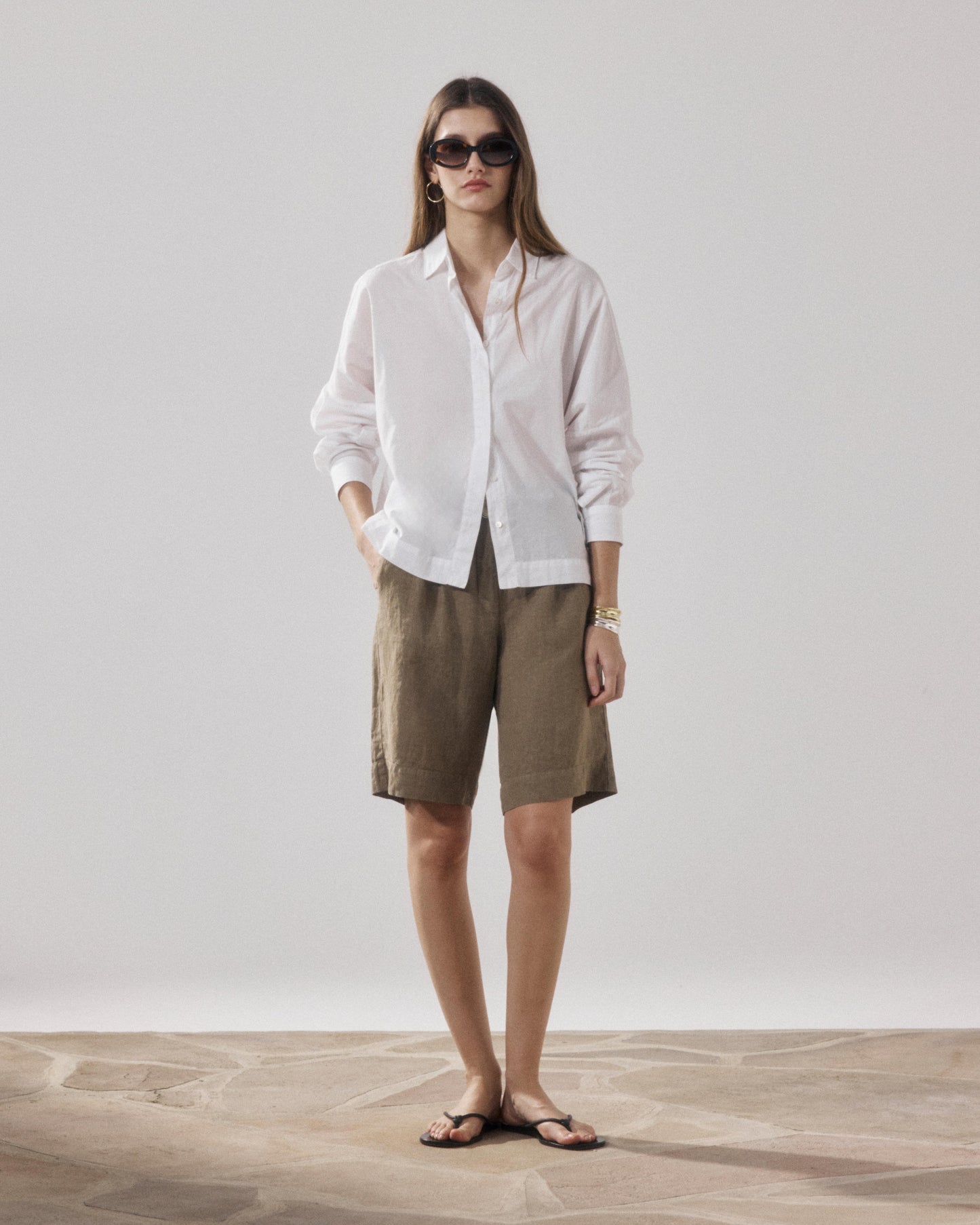 Pantaloncini brevi da donna in lino color cachi Sterling