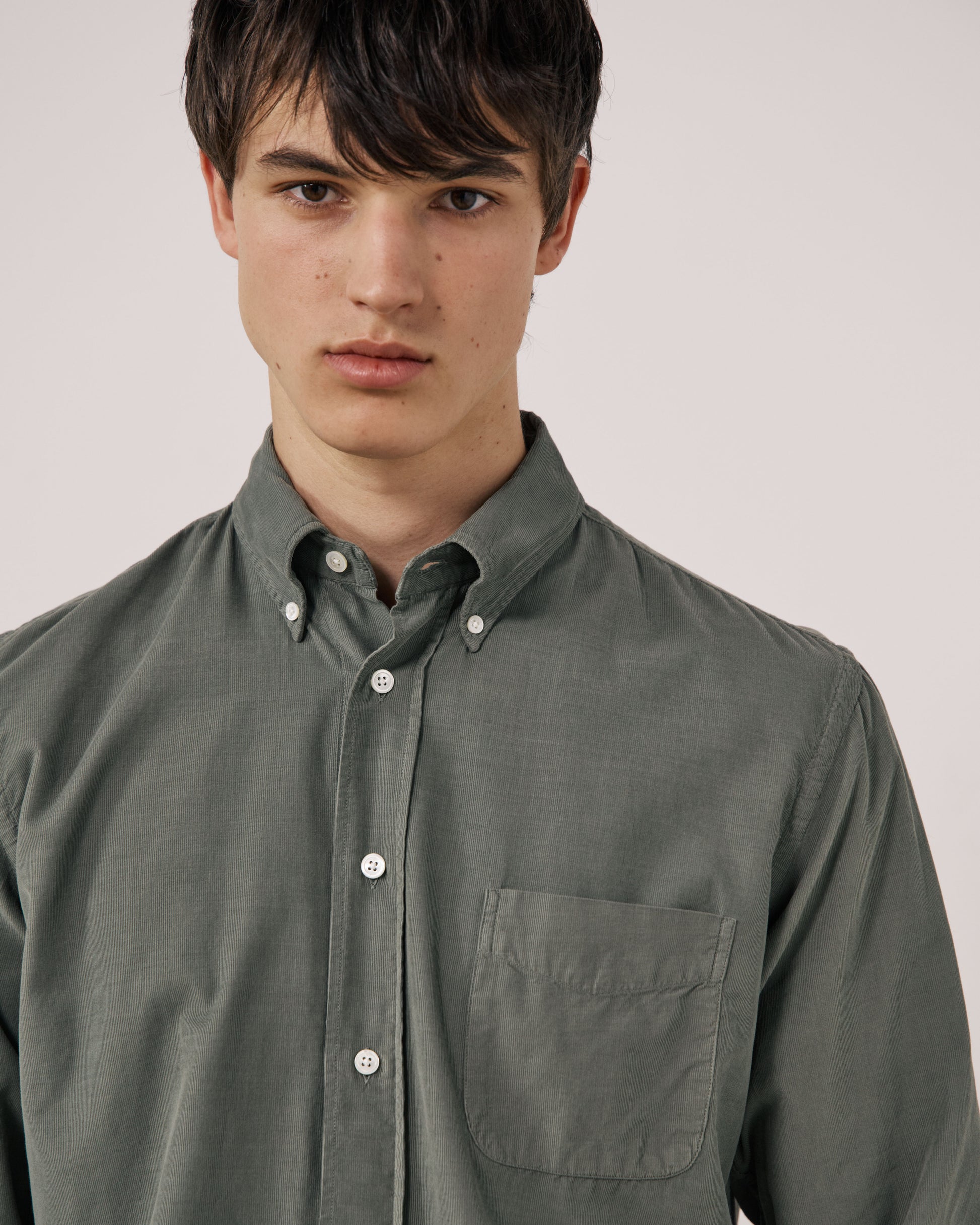 Chemise Homme en Velours Côtelé Fin Vert Militaire Pitt