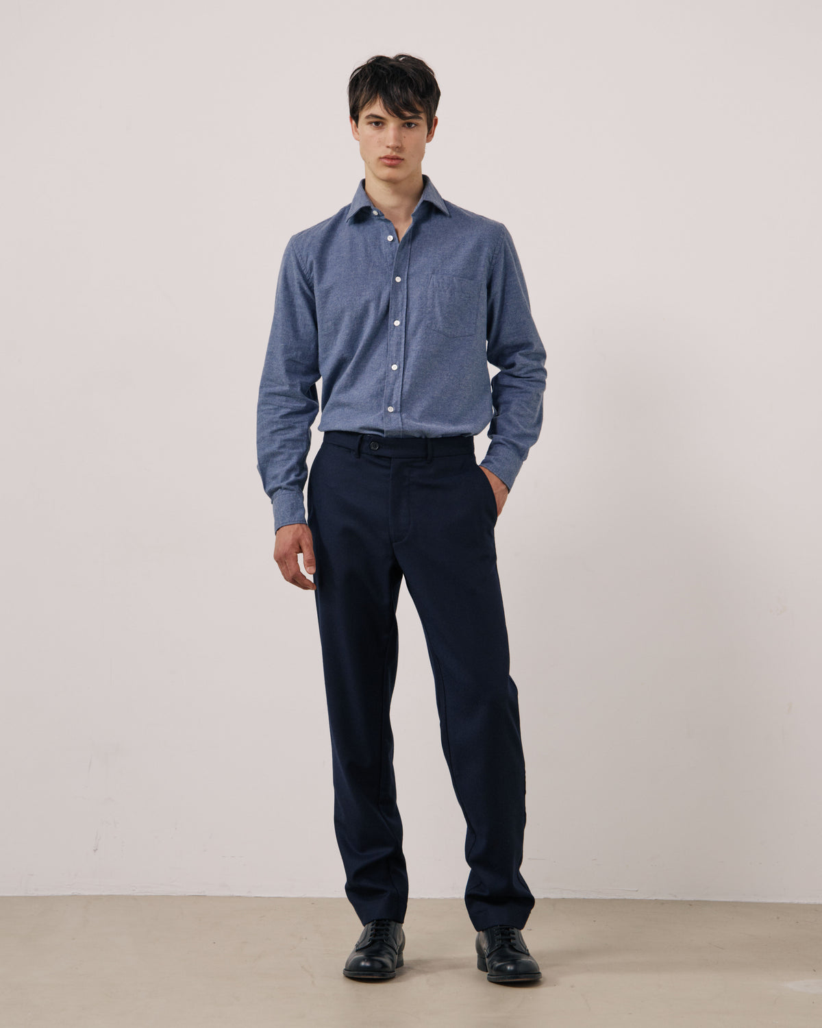 Pantalon Homme en Flanelle de Laine Vierge Bleu Marine Taylor
