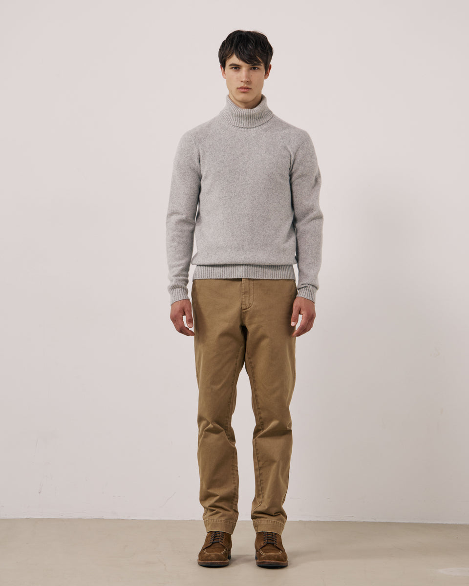 Seamless Roll Neck Men's Grey Extra-Fine Merino Wool Sweater - Image 3