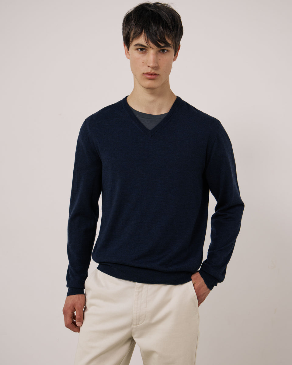 Merino Vee Men's Navy Blue Extra-Fine Wool Sweater - Image 3