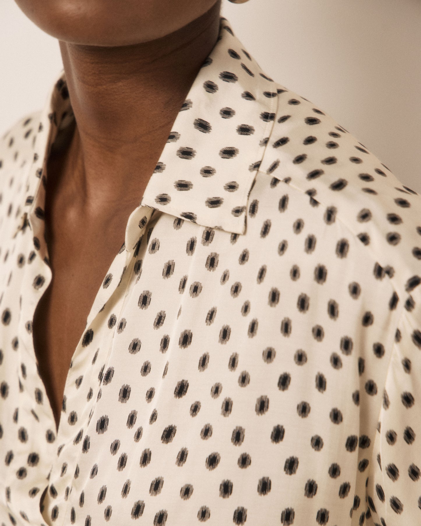 Blouse Femme en Viscose à Pois Blanc & Noir Chorus
