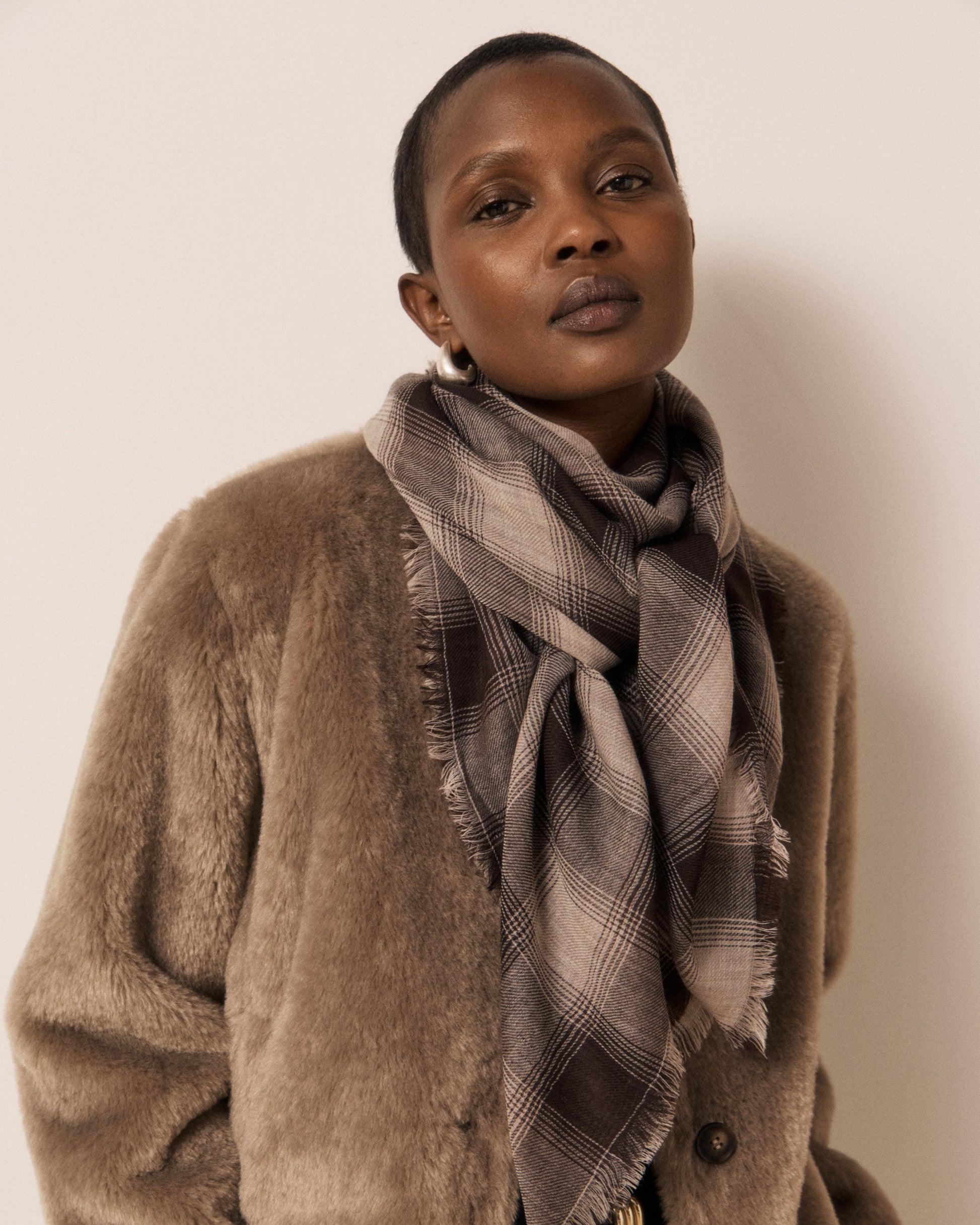 Echarpe Femme en Laine à Carreaux Chocolat & Beige