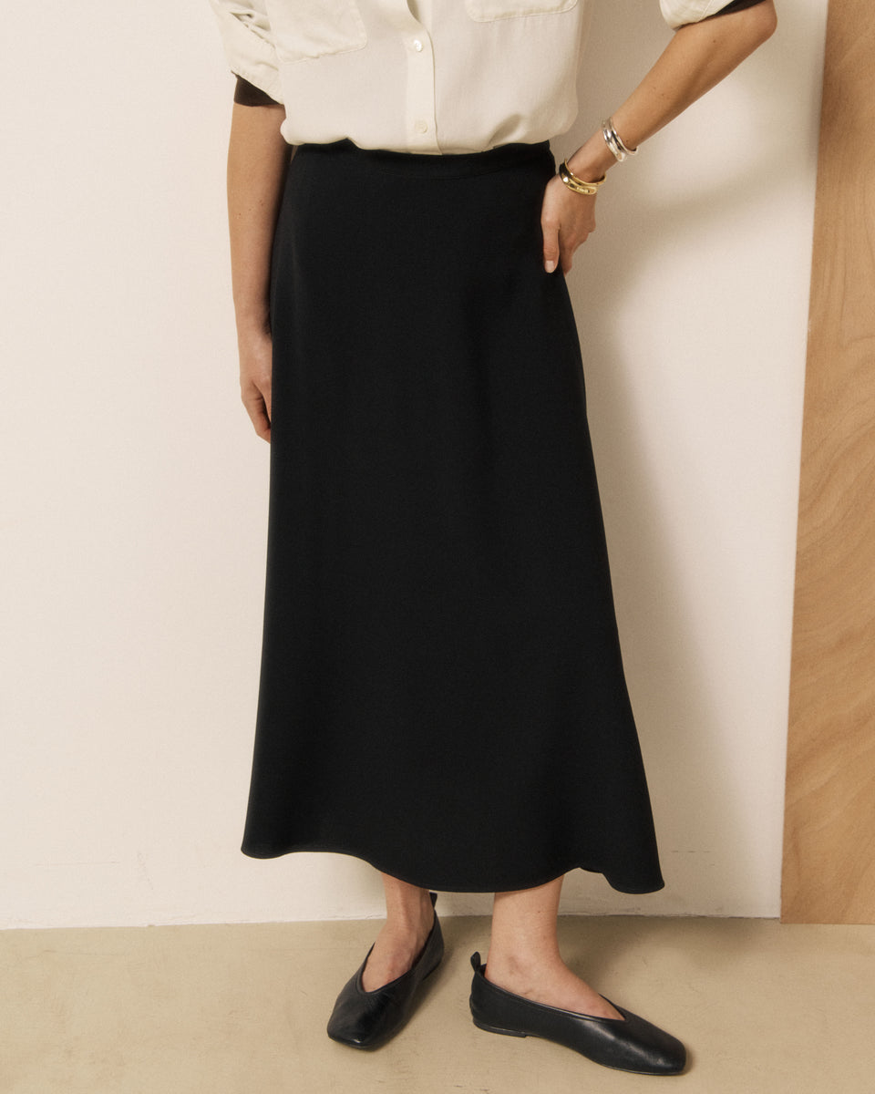Falda de crepé negro para mujer Joyce - Image 2
