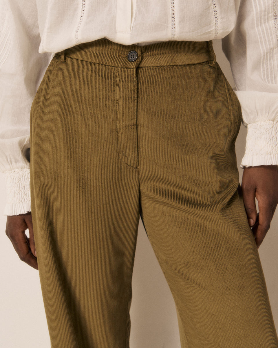 Positanon Women's Green Corduroy Pants - Image 3