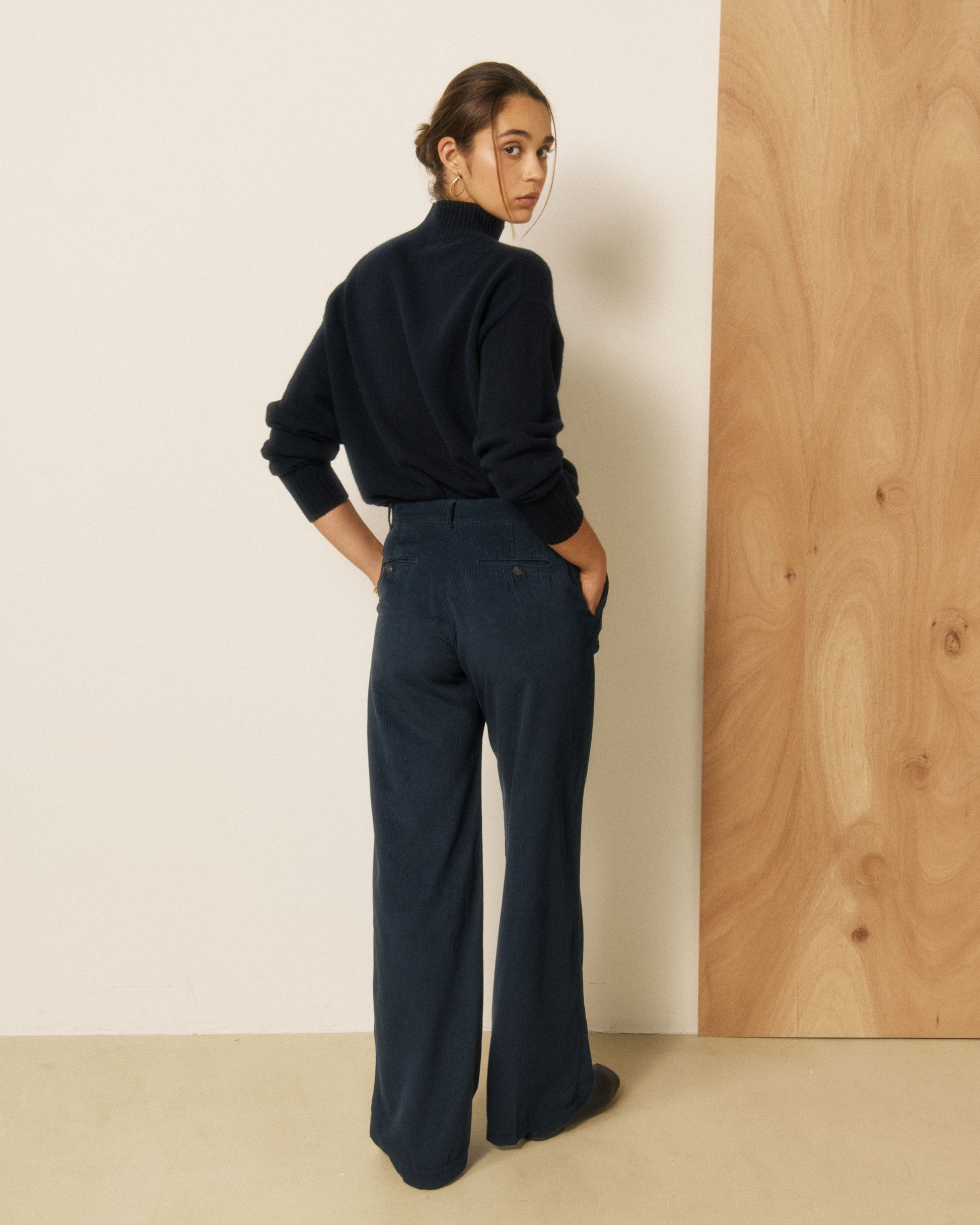 Pantalon Femme en Velours Côtelé Bleu Nuit Positanon