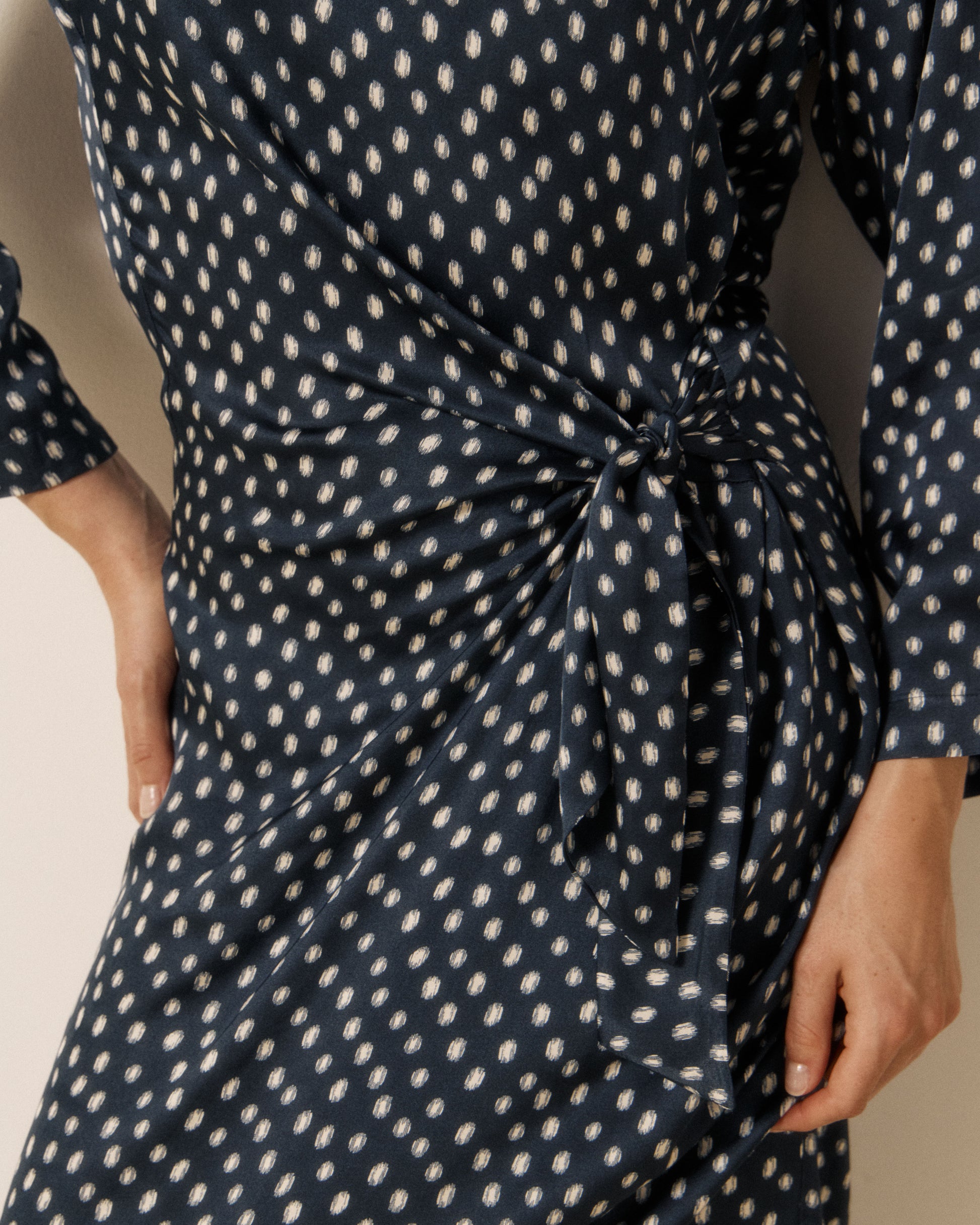 Robe Femme en Viscose à Pois Bleu Marine & Blanc Romana