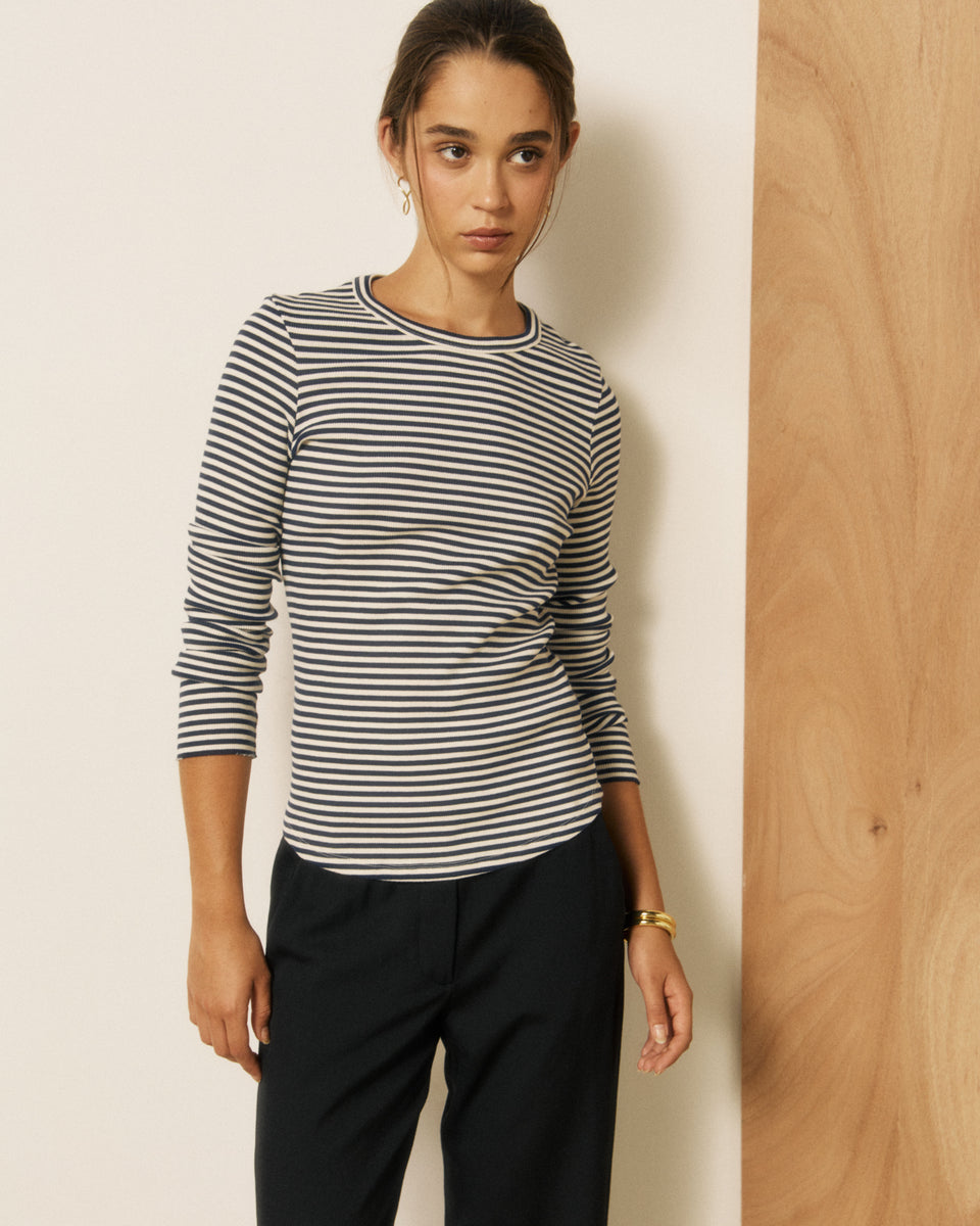 T-shirt Femme en Coton Côtelé à Rayures Ecru & Bleu Marine Taurua - Image 3