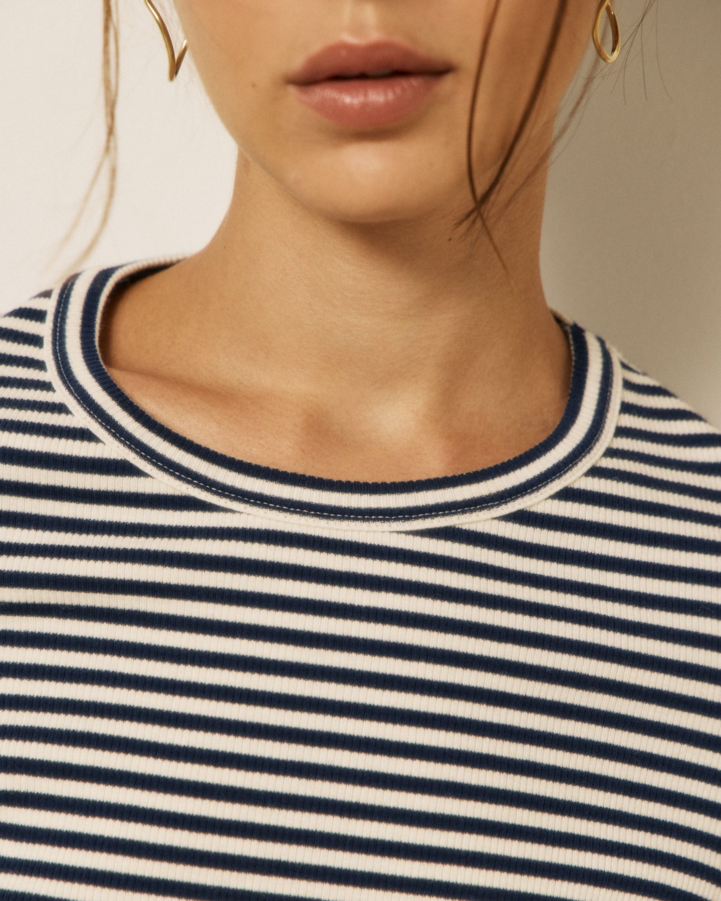 T-shirt Femme en Coton Côtelé à Rayures Ecru & Bleu Marine Taurua