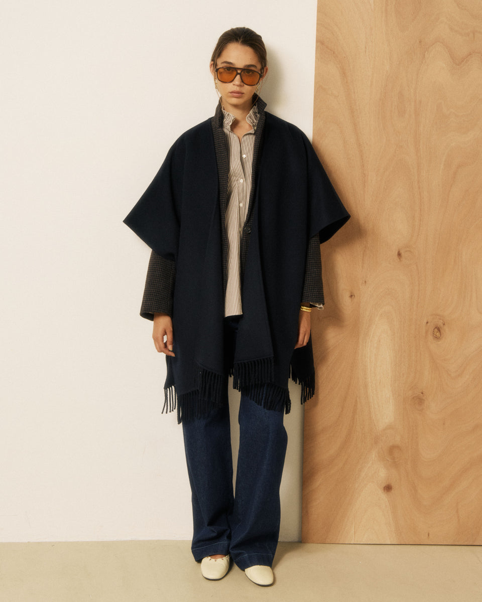 Cape Femme en Laine Double Face Bleu Marine Virginie - Image principale